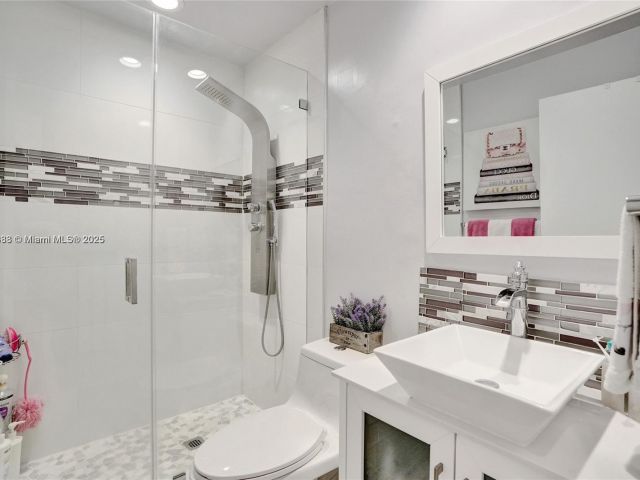 Продажа дома по адресу 21388 Marina Cove Cir 13-G - фото 7137263