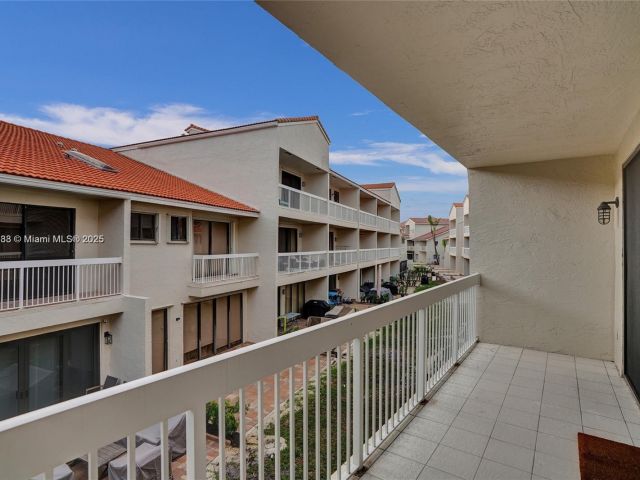 Продажа дома по адресу 21388 Marina Cove Cir 13-G - фото 7137265