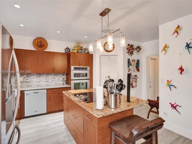 Продажа дома по адресу 21388 Marina Cove Cir 13-G - фото 7137268