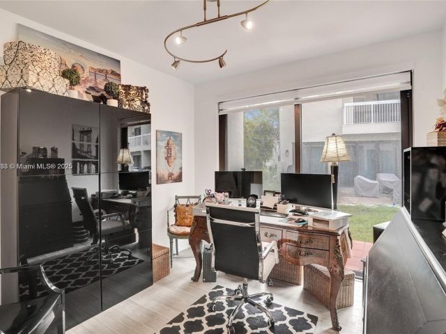 Продажа дома по адресу 21388 Marina Cove Cir 13-G - фото 7137270