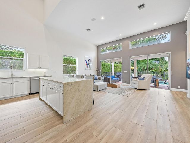 Продажа дома по адресу 8405 Legend Club Drive - фото 6116975