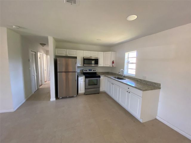 Продажа дома по адресу 1654 43rd St - фото 6116966