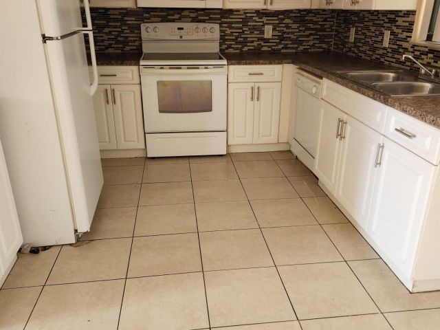 Дом в аренду по адресу 4866 Pineaire Lane - фото 6534184