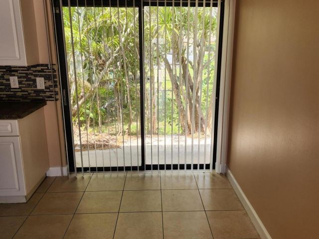 Дом в аренду по адресу 4866 Pineaire Lane - фото 6534185