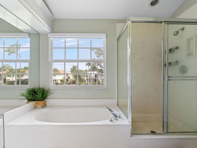 Продажа дома по адресу 21470 Saint Andrews Grand Cir 12 - фото 6073910