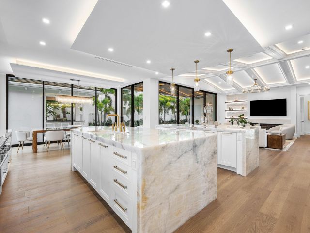 Продажа дома по адресу 201 NE 4th Avenue - фото 8336352