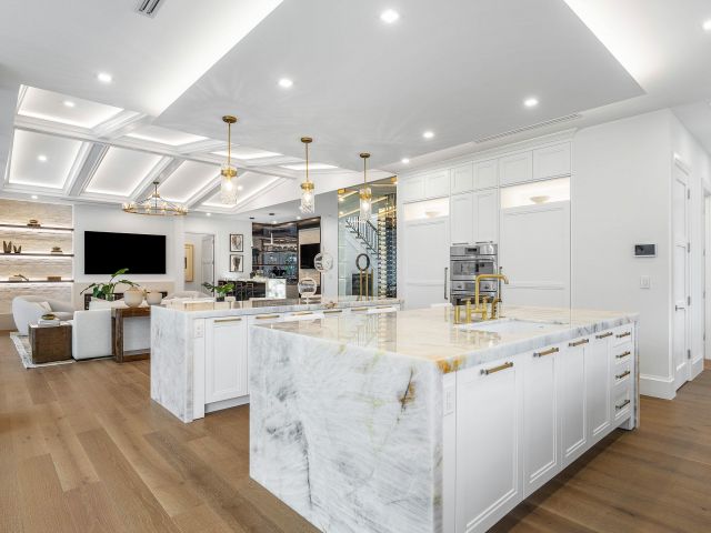 Продажа дома по адресу 201 NE 4th Avenue - фото 8336464