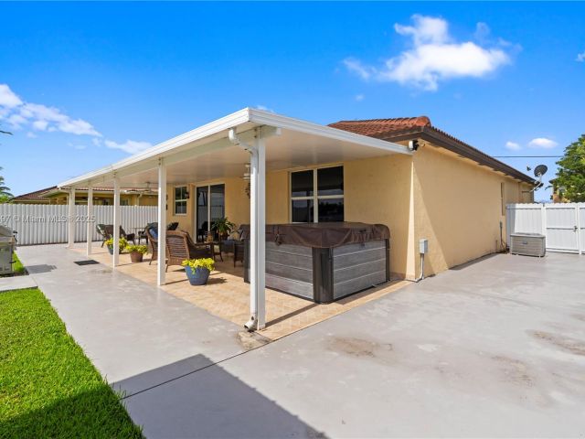 Продажа дома по адресу 28113 SW 132nd Ave - фото 6198123