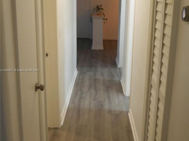 Продажа дома по адресу 1930 NW 55th St - фото 6143639