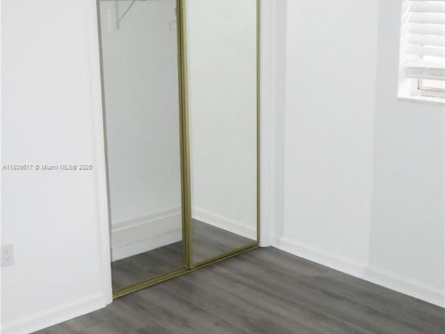 Продажа дома по адресу 1930 NW 55th St - фото 6143642