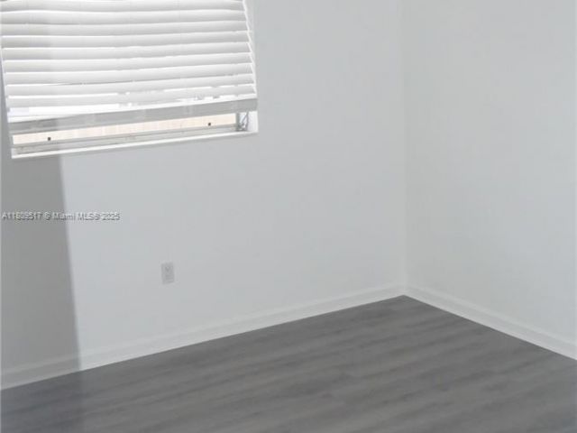 Продажа дома по адресу 1930 NW 55th St - фото 6143643