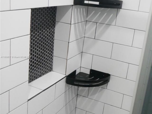 Продажа дома по адресу 1930 NW 55th St - фото 6143645