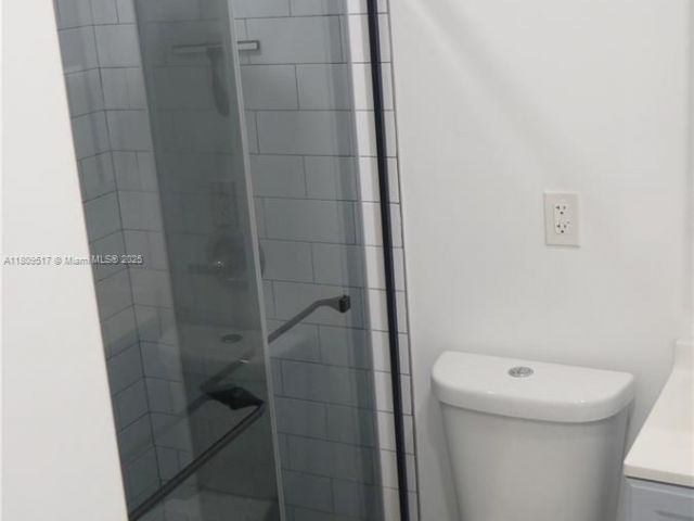 Продажа дома по адресу 1930 NW 55th St - фото 6143647