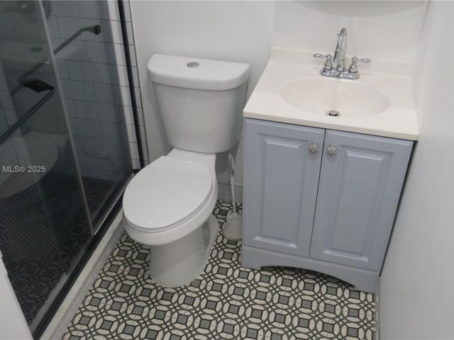 Продажа дома по адресу 1930 NW 55th St - фото 6143648