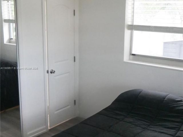 Продажа дома по адресу 1930 NW 55th St - фото 6143649