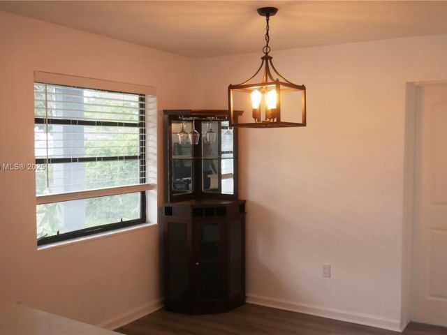 Продажа дома по адресу 1930 NW 55th St - фото 6143653