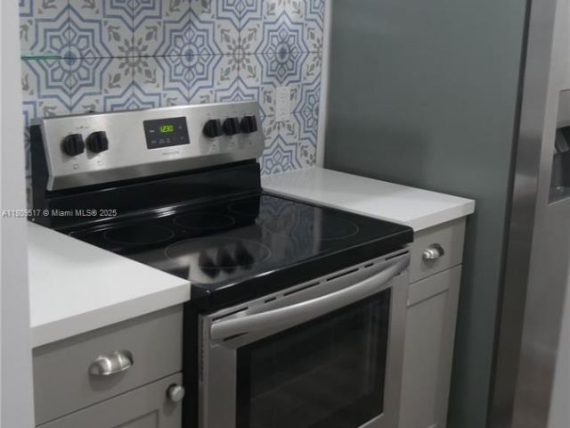 Продажа дома по адресу 1930 NW 55th St - фото 6143657