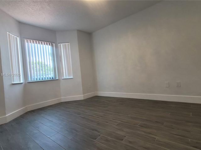 Продажа дома по адресу 14641 SW 52nd St - фото 6082692