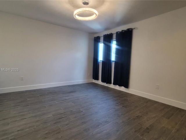 Продажа дома по адресу 14641 SW 52nd St - фото 6082697