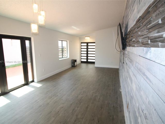 Продажа дома по адресу 14641 SW 52nd St - фото 6082699