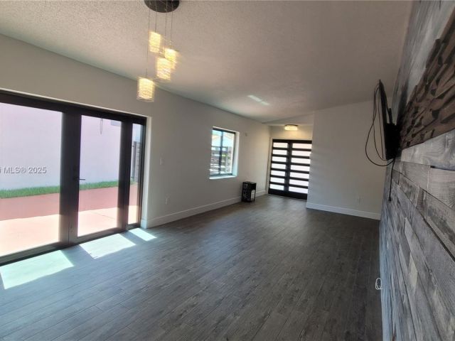 Продажа дома по адресу 14641 SW 52nd St - фото 6082700