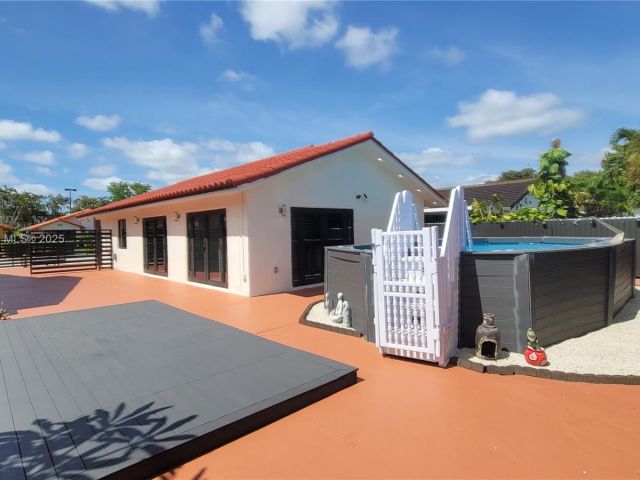 Продажа дома по адресу 14641 SW 52nd St - фото 6082701