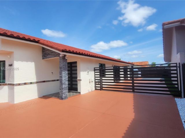 Продажа дома по адресу 14641 SW 52nd St - фото 6082703