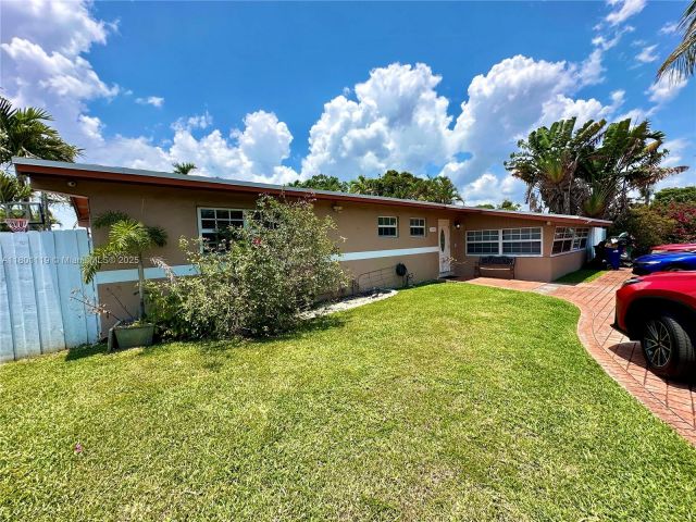 Продажа дома по адресу 21000 NE 26th Ave - фото 6076863