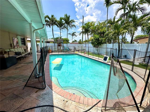 Продажа дома по адресу 21000 NE 26th Ave - фото 6076864