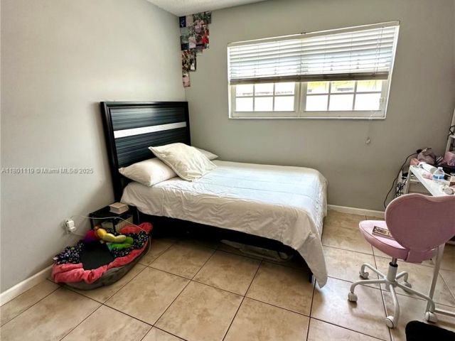 Продажа дома по адресу 21000 NE 26th Ave - фото 6076866