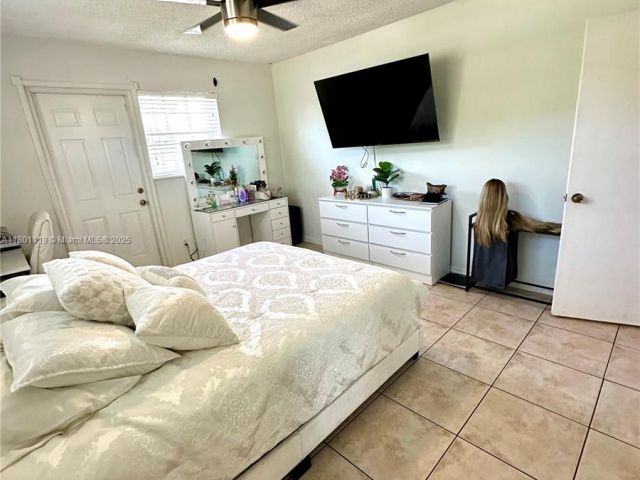 Продажа дома по адресу 21000 NE 26th Ave - фото 6076869