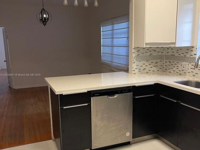 Дом в аренду по адресу 330 W 46th St 1 - фото 6076095