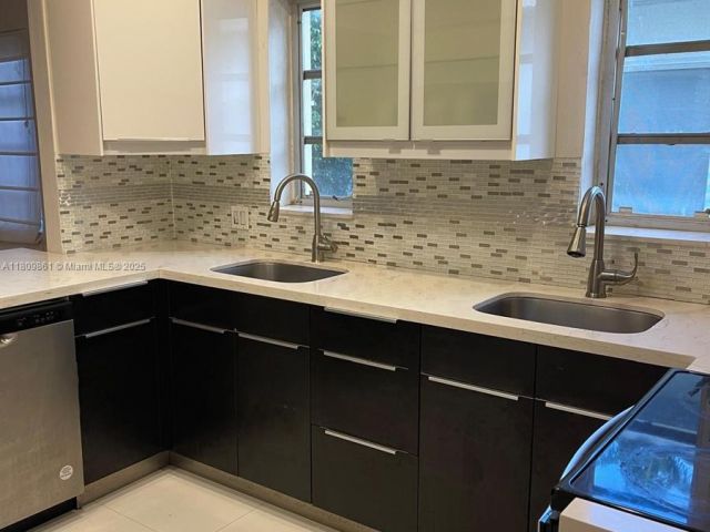 Дом в аренду по адресу 330 W 46th St 1 - фото 6076096