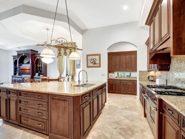 Продажа дома по адресу 6453 Montesito Street - фото 6102119