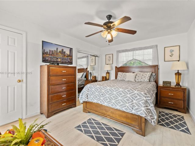 Продажа дома по адресу 7051 SW 2nd Ct - фото 6077876