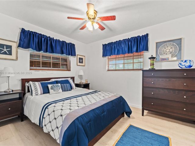 Продажа дома по адресу 7051 SW 2nd Ct - фото 6077878