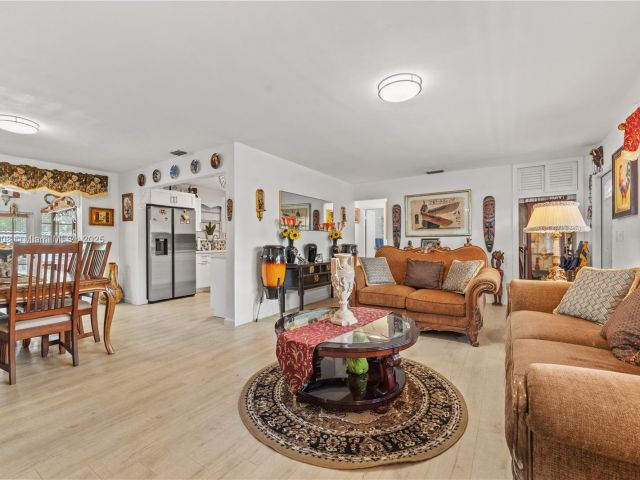 Продажа дома по адресу 7051 SW 2nd Ct - фото 6077884