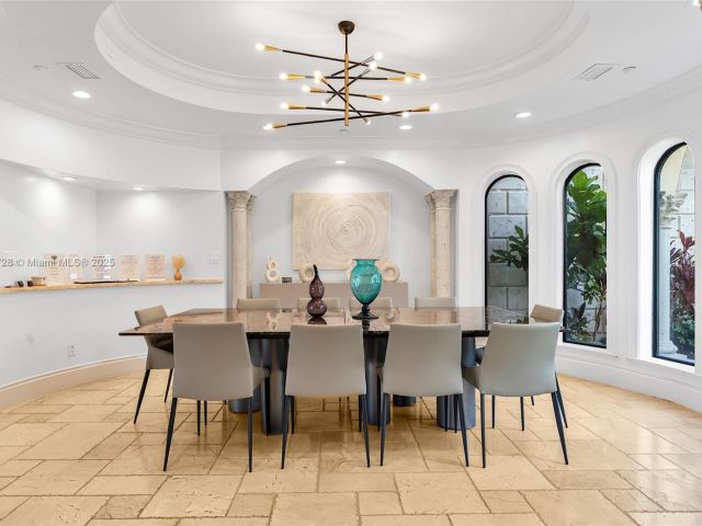 Продажа дома по адресу 1011 Rhodes Villa Ave - фото 6077854