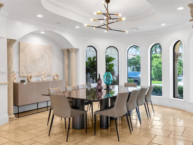 Продажа дома по адресу 1011 Rhodes Villa Ave - фото 6077855