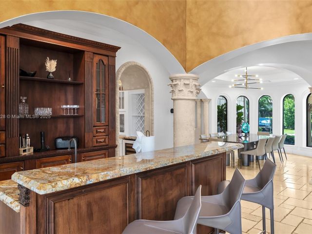 Продажа дома по адресу 1011 Rhodes Villa Ave - фото 6077856