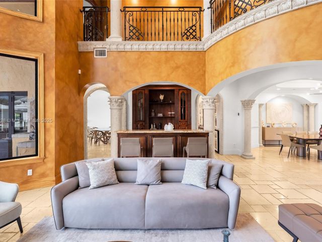 Продажа дома по адресу 1011 Rhodes Villa Ave - фото 6077857