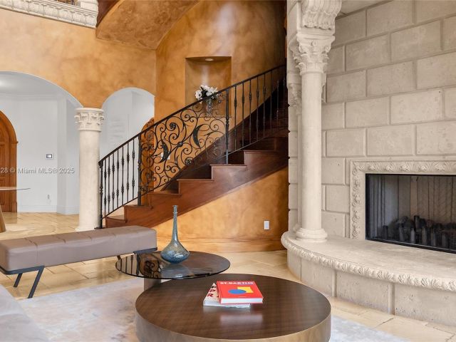 Продажа дома по адресу 1011 Rhodes Villa Ave - фото 6077859