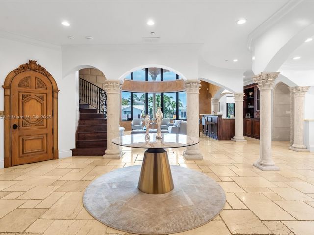 Продажа дома по адресу 1011 Rhodes Villa Ave - фото 6077866