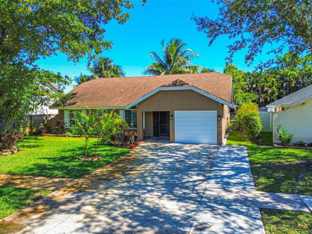 Продажа дома по адресу 22388 Swordfish Dr - фото 6090498