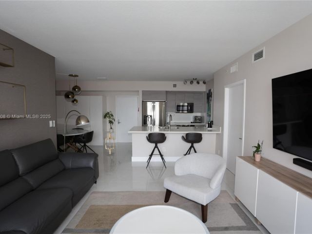 Продажа квартиры #1822 - фото 6081240