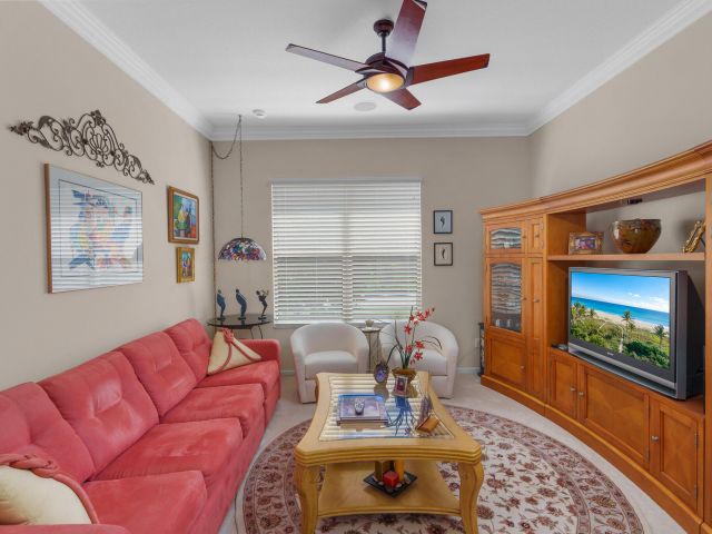 Продажа дома по адресу 7406 Carmela Way - фото 6080629