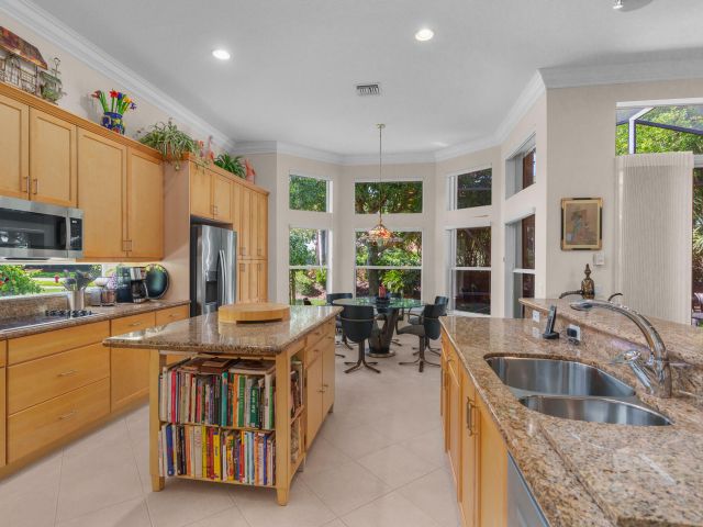 Продажа дома по адресу 7406 Carmela Way - фото 6080636