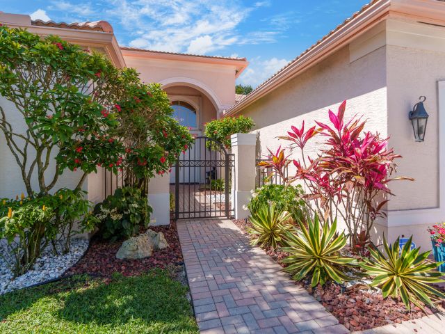 Продажа дома по адресу 7406 Carmela Way - фото 6080646