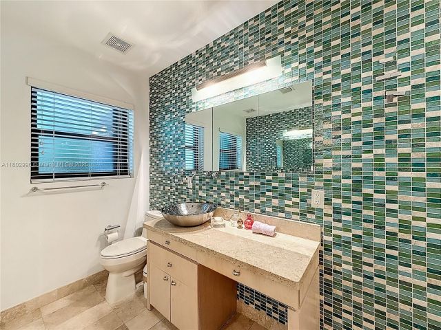 Продажа дома по адресу 2810 Crystal Ct - фото 6079520