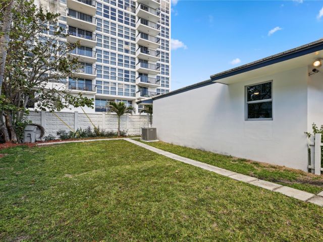 Дом в аренду по адресу 505 N Ocean Blvd - фото 6117624